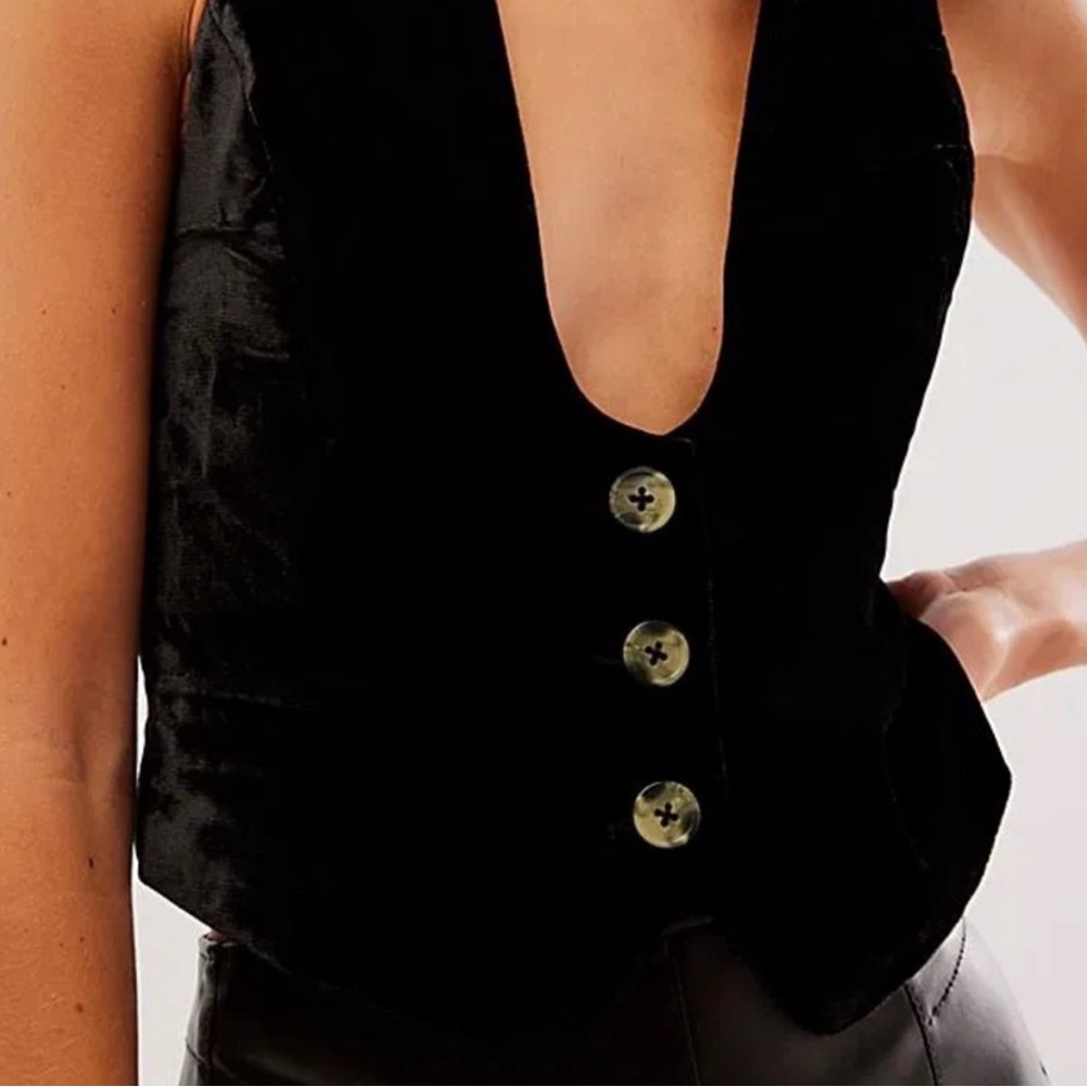 Free People We the Free Black Velvet Vest tagged size Medium but runs very Small - Picture 6 of 10
